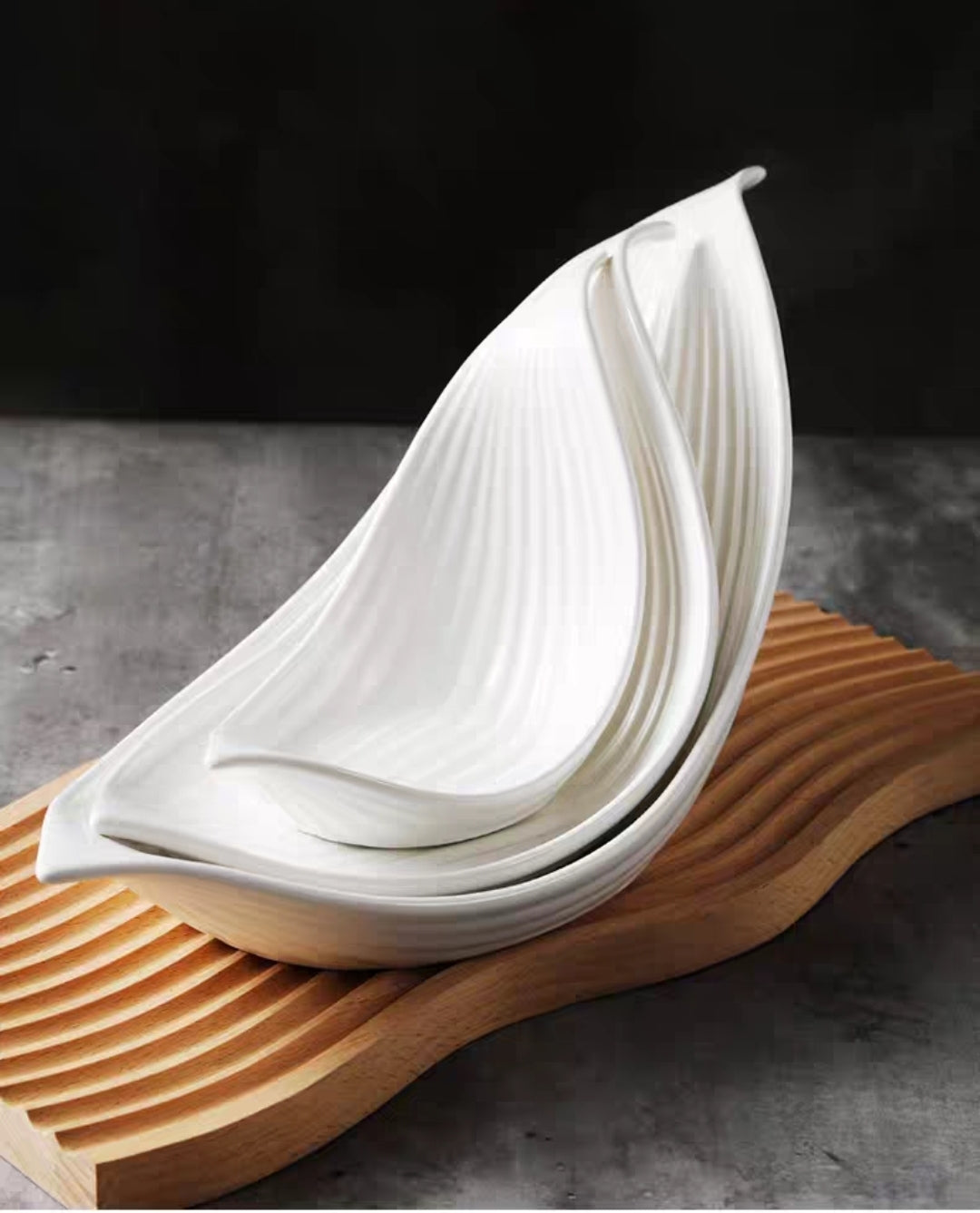 Elegant White Leaf-Shaped Ceramic Plate – High-Temperature Fired Tableware for Restaurants & Home Dining - Set of 4