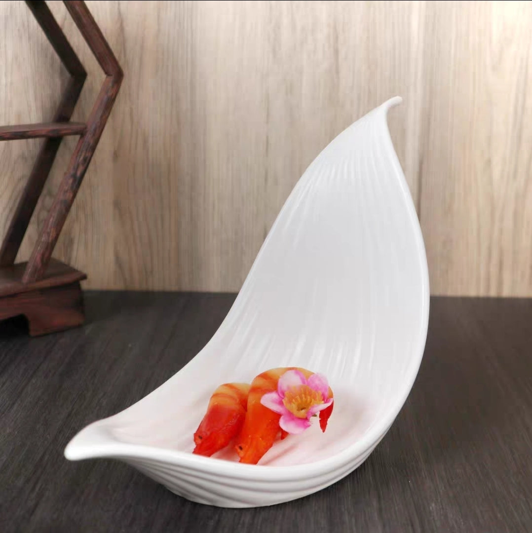 Elegant White Leaf-Shaped Ceramic Plate – High-Temperature Fired Tableware for Restaurants & Home Dining - Set of 4