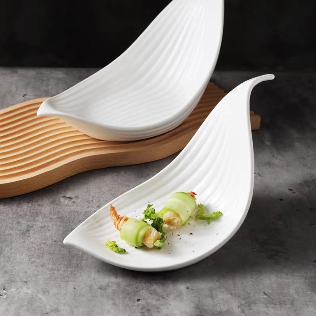 Elegant White Leaf-Shaped Ceramic Plate – High-Temperature Fired Tableware for Restaurants & Home Dining - Set of 4