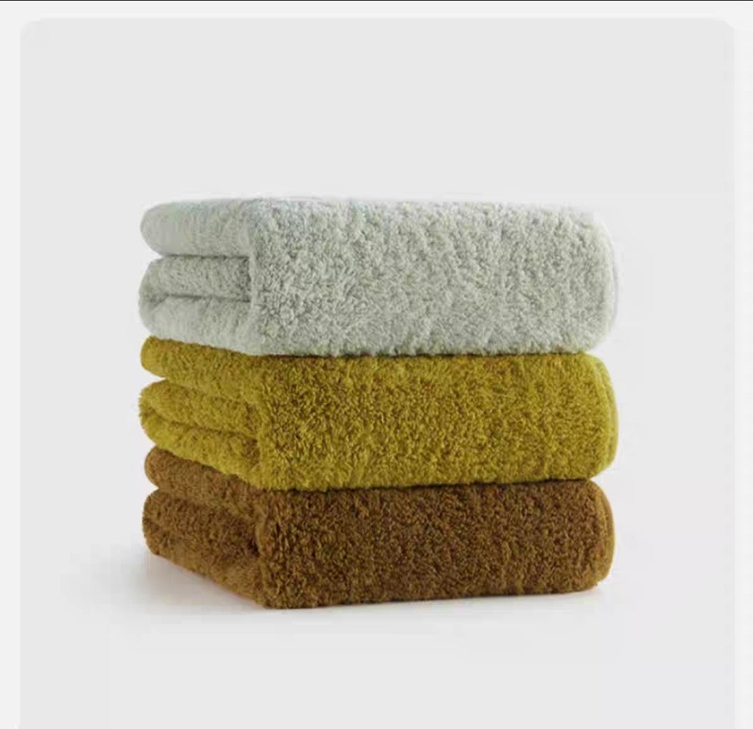 Illustration of Egyptian cotton origins with pyramids and Nile River