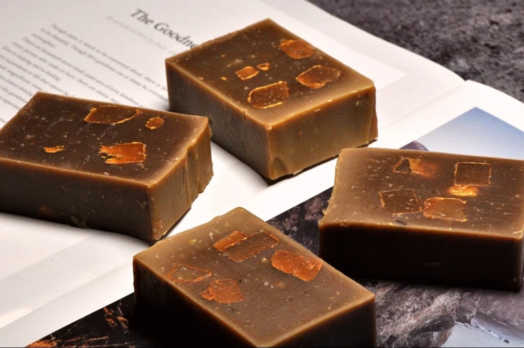 Neem & Turmeric Soap. Infused with bitter neem oil, Himalayan sea fennel & rosehip