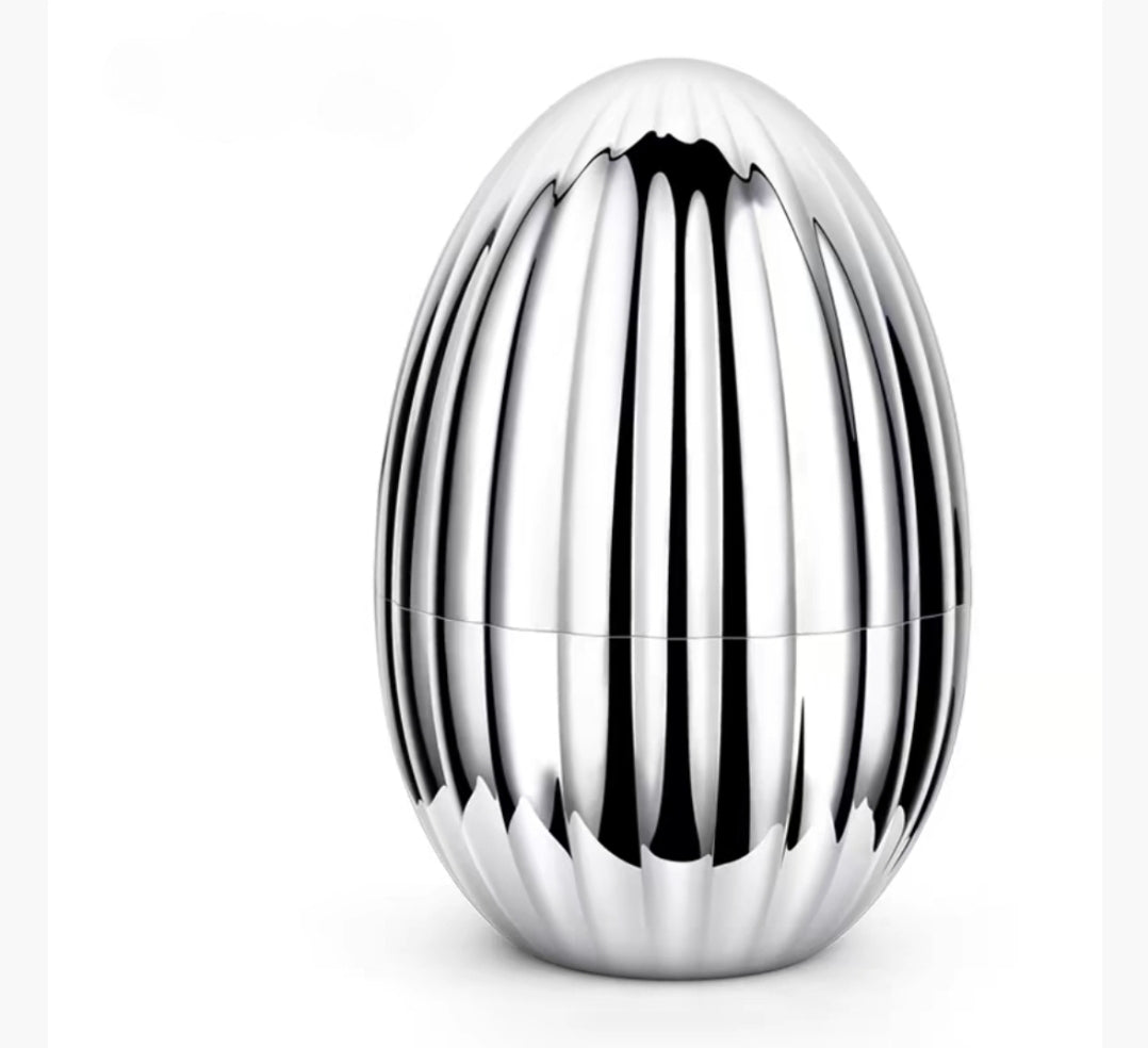 304 stainless steel cutlery set neatly displayed in an open sculptural egg-shaped case.