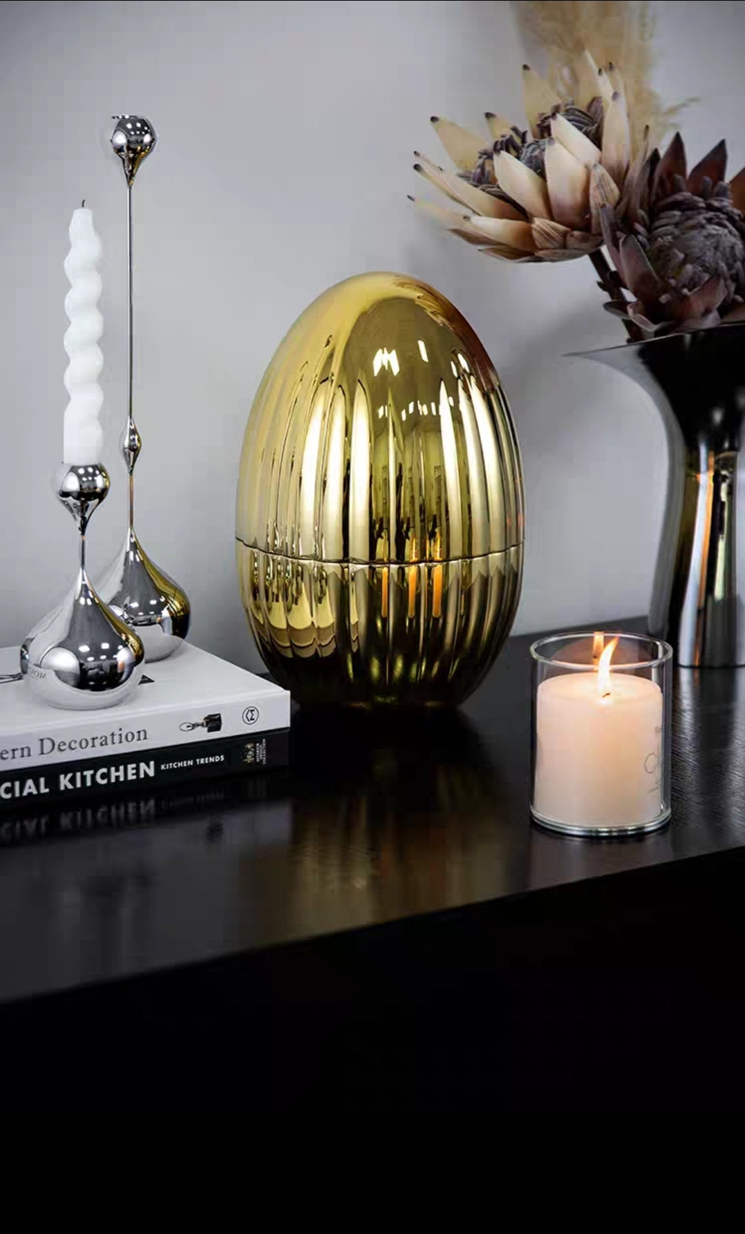 Mirror-polished stainless steel cutlery pieces – ergonomic handles for luxury dining