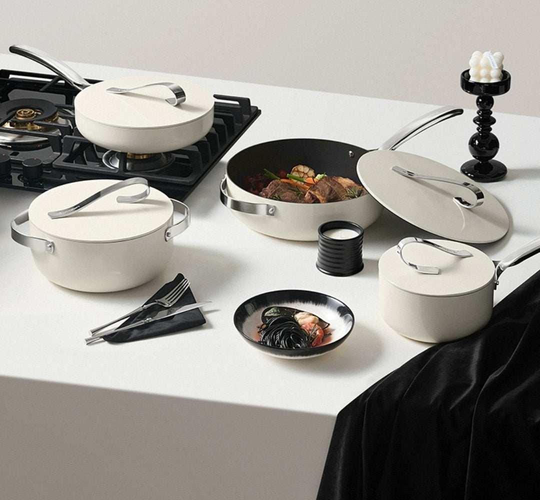 Close-up of Induction Base Non-Stick Pot with Heat-Resistant Handle