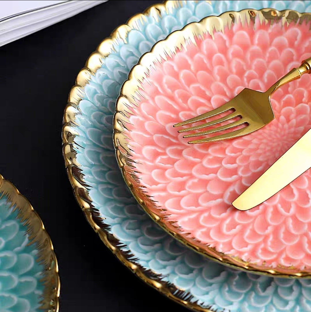 Nordic Petal Pattern Ceramic Plates with Gold Rim – Elegant Flat Tableware - 3- Piece Set