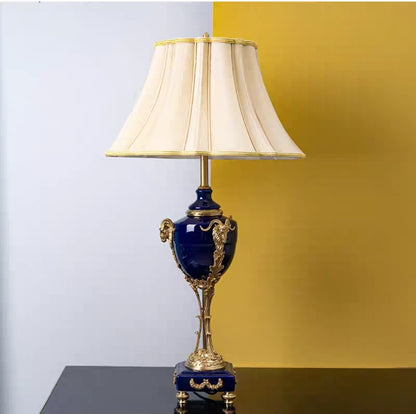 Vintage Porcelain and Brass Table Lamp – Handcrafted Accent Piece - bue
